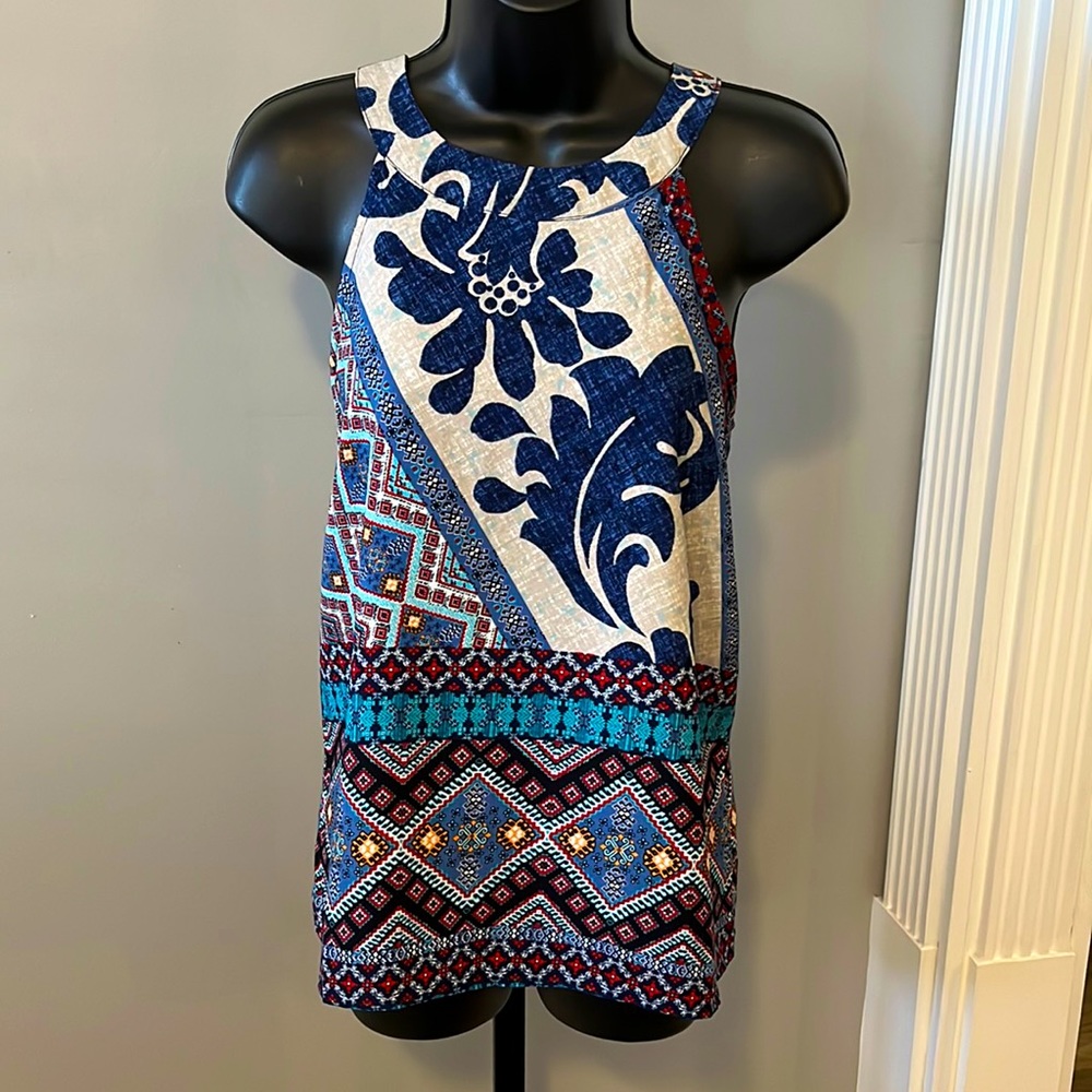 Monteau sz M colorful top NWOT. Super cute. Pet and smoke free home